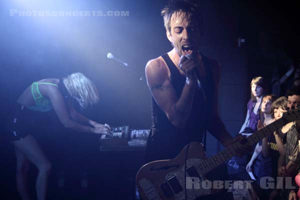 HANDSOME FURS - 2009-04-11 - PARIS - La Maroquinerie - 